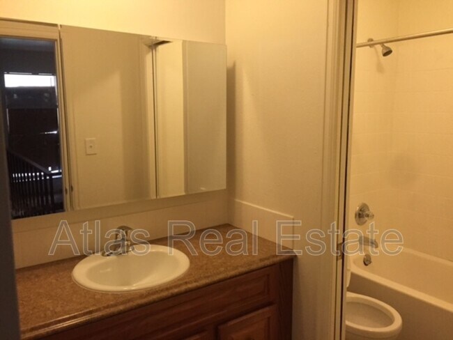 Foto del edificio - 4511 Driftwood Pl