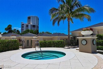 Building Photo - 8665 Bay Colony Dr