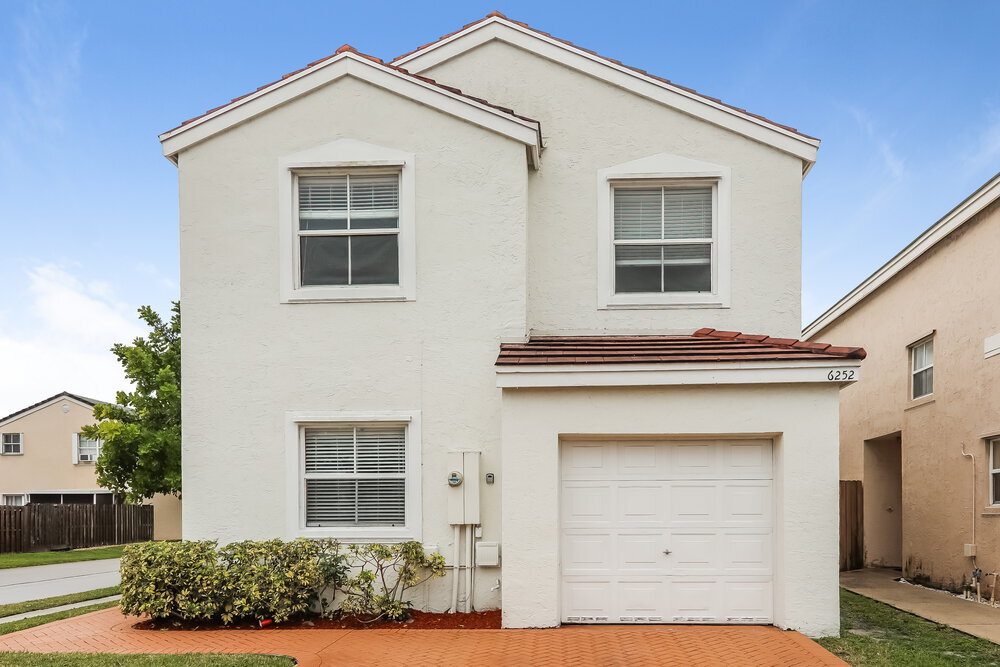 Foto principal - 6252 Seminole Terrace