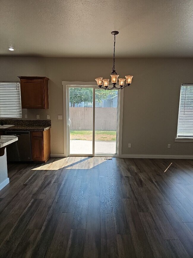 Building Photo - 6214 N Silver Elm Way