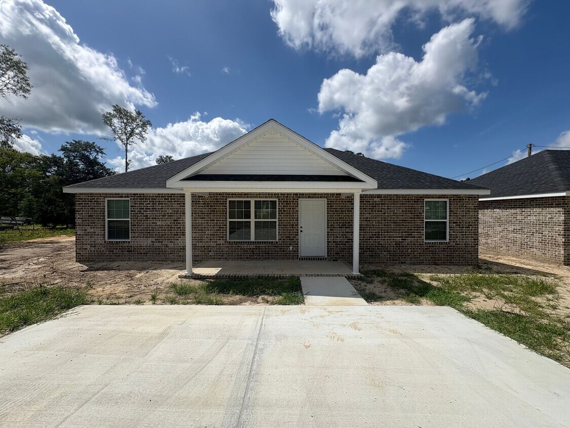 Foto principal - 3 Bed 2 Bath - New Construction Brick Homes