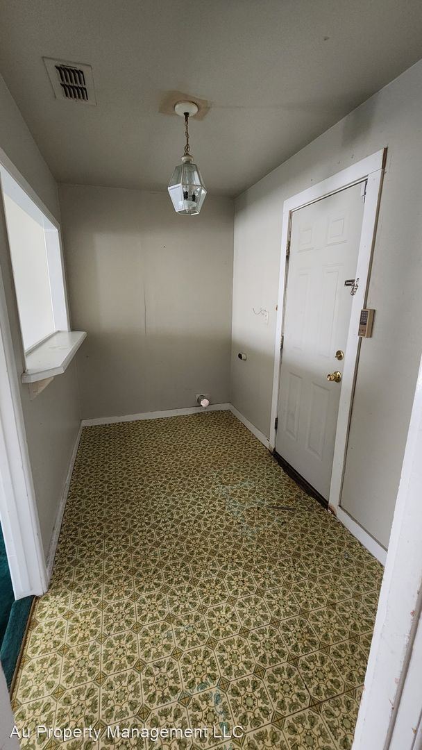 Building Photo - 4 br, 1.5 bath House - 2514 REDONDO DR