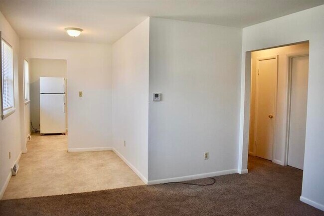 Building Photo - 112 Howard Dr