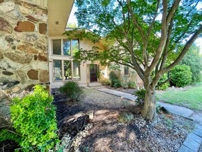 Building Photo - 304 Bermuda Dr