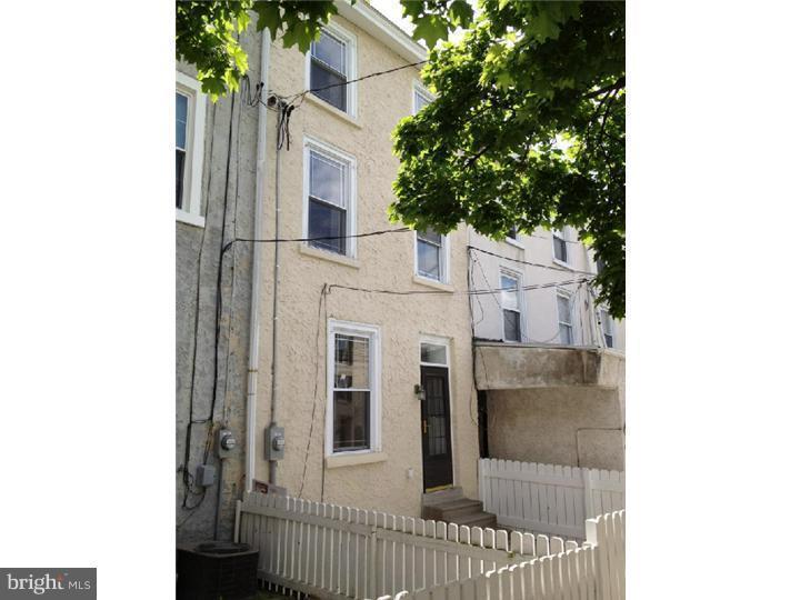 Front of house with fenced yard - 119 Seville St