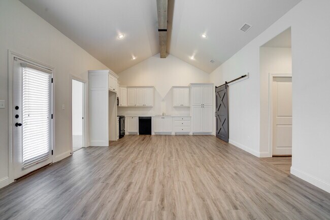 Building Photo - 1/2 off First Months! Rent Newer Cooper Me...