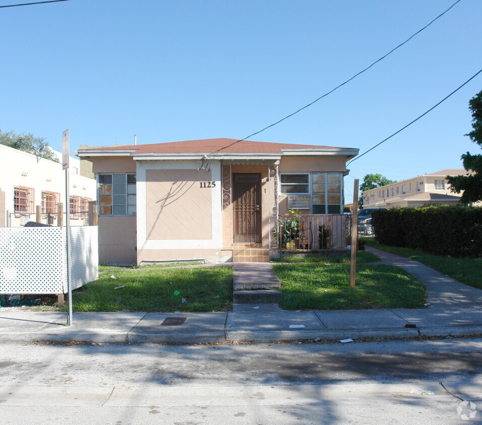Building Photo - 1125 SW 5th St
