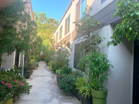 Foto del edificio - 10793 Ashton Ave