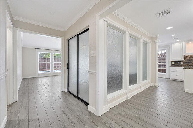 Foto del edificio - 15611 Rolling Timbers Dr