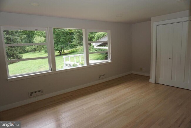 Foto del edificio - 444 Garrison Forest Rd