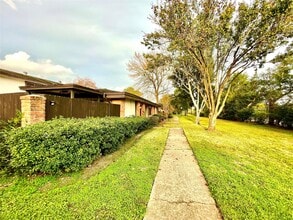 Building Photo - 12010 Mighty Oak Dr