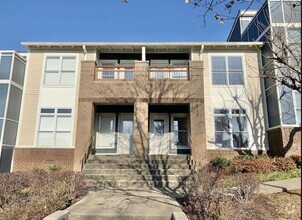 Building Photo - 936 IRELAND St