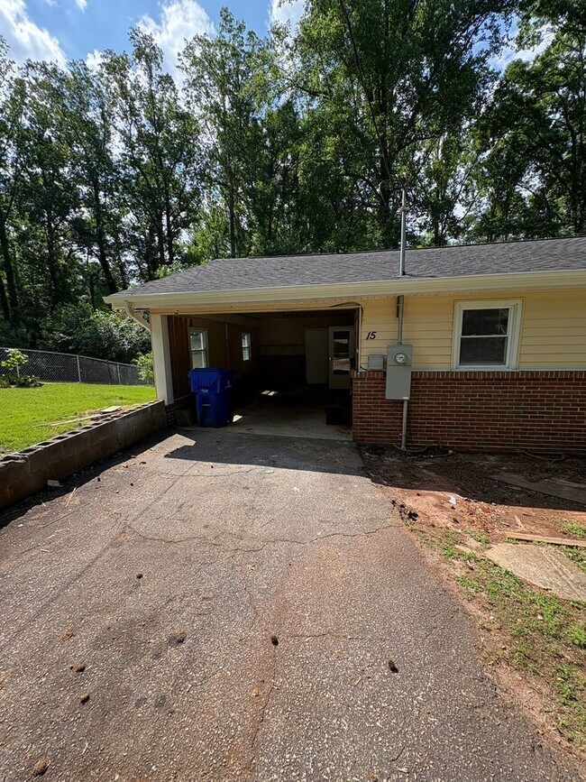 Foto del edificio - Great Location in Greenville 3 Bedroom 1.5 Bath  Minutes from Downtown!!
