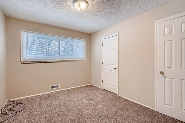 Building Photo - 1209 Sunnyside Dr, Farmington, MN, 55024
