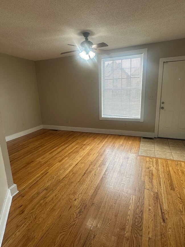 Foto del edificio - 1378 Indianola Ave