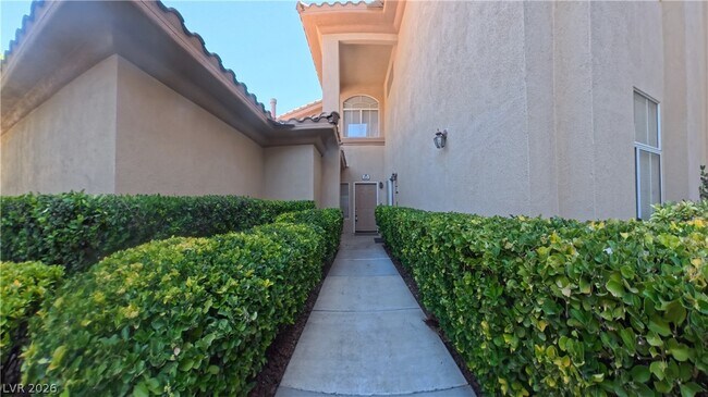 Foto del edificio - 2050 W Warm Springs Rd