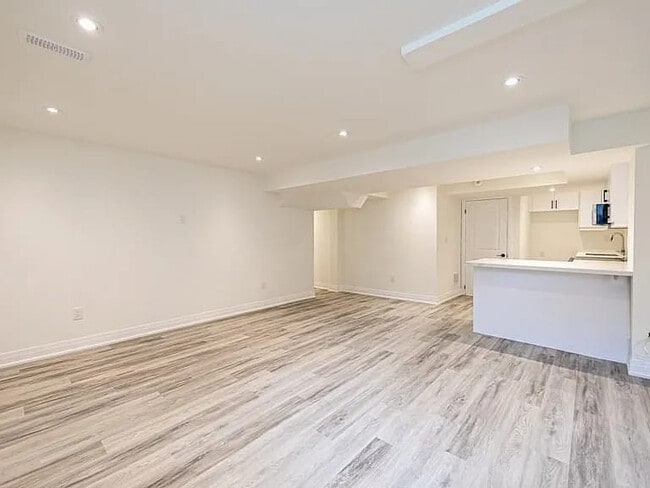 Building Photo - 32 Conchita St