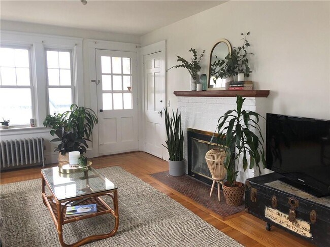 Foto del edificio - 142 Colonial Rd