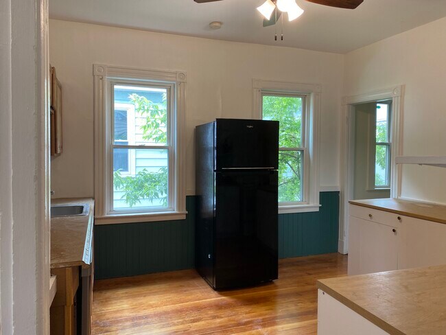 Kitchen - 47 Saint James Ave