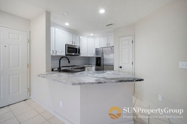 Foto del edificio - Luxury Condo In Desirable Salt Lake Community
