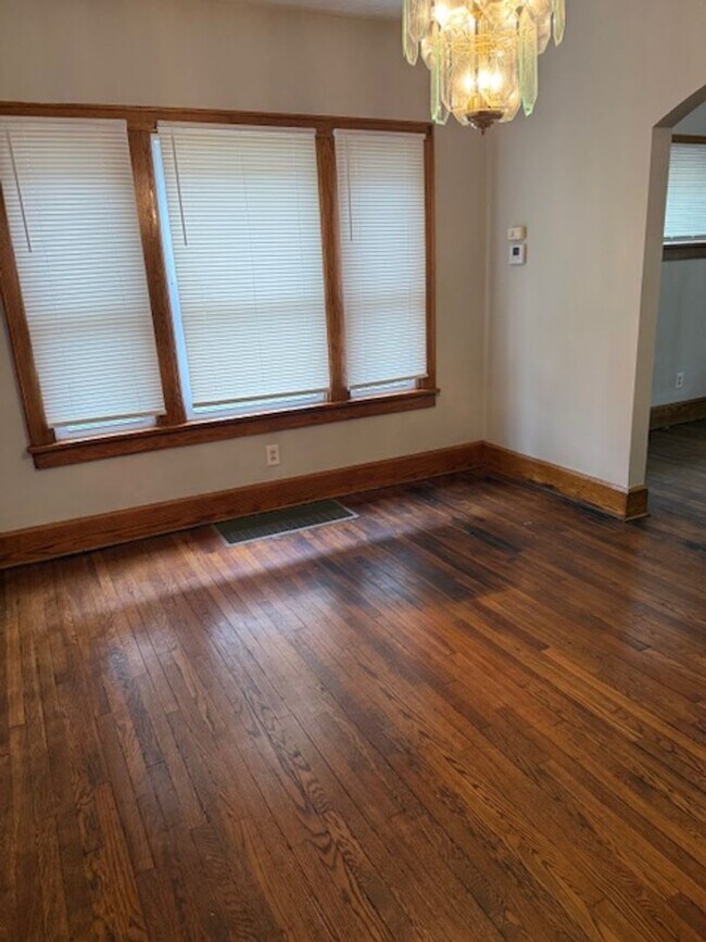 Foto del edificio - Large 3 Bedroom home with 2 car garage