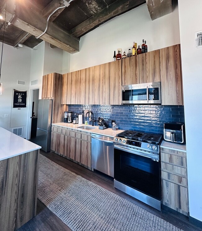 Building Photo - 150 N Ashland Ave