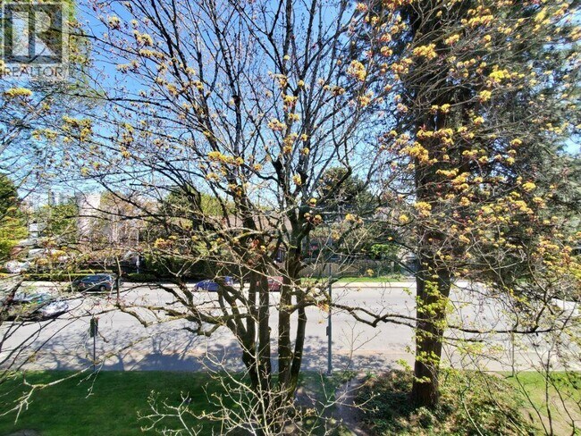 Photo du bâtiment - 7411 Minoru Blvd