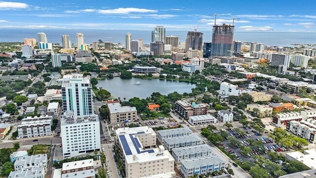 Foto del edificio - 813 Burlington Ave N