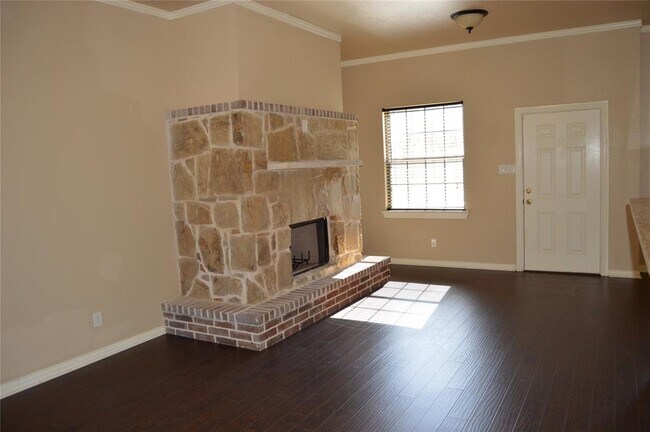 Building Photo - 109 Pecan Grove