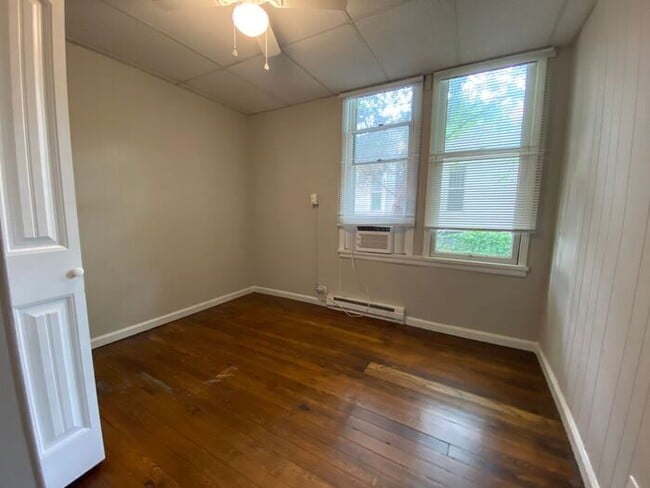 Building Photo - 3 Bedroom Apartment in South Nashville!