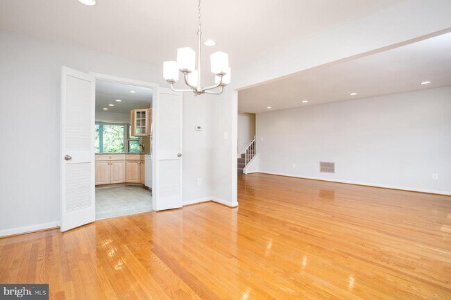 Foto del edificio - 7415 Churchill Rd