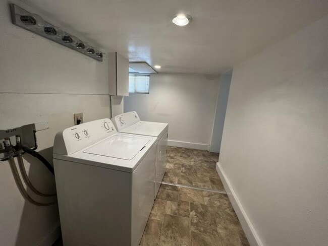 Building Photo - 1110 E 200 S