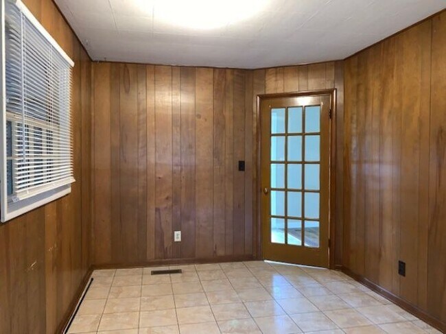 Building Photo - 1204 Old Estill Springs Rd