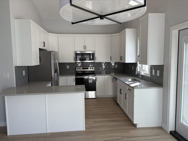 Photo du bâtiment - Brighton Rentals on Schmeiser & Taskamanwa