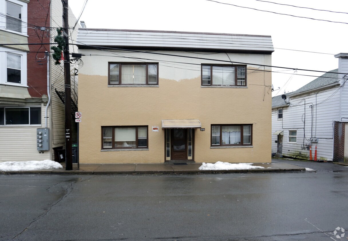 Building Photo - 721 Centre St