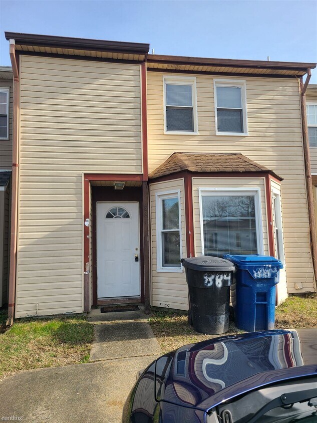 3 br, 2.5 bath Townhome 884 Riverbend Rd Townhome Rentals in