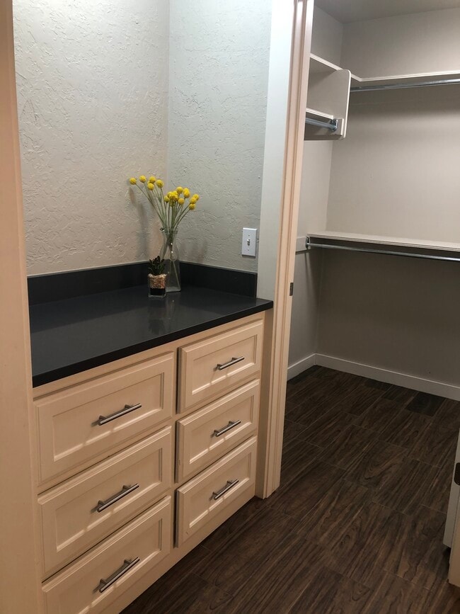 Building Photo - 2901 Rosewood Ln