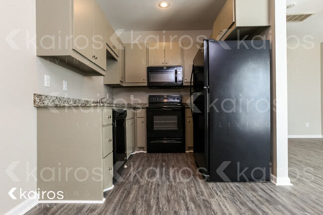 Foto del edificio - 10005 W 20th St