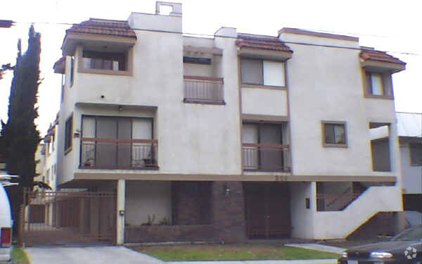 Primary Photo - 326 E Fairview Ave