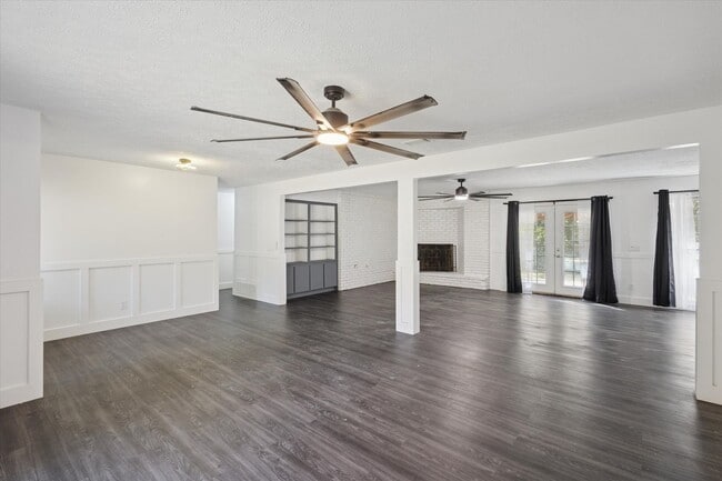 Building Photo - MOVE-IN READY! (Pet Friendly)