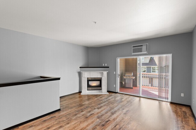 Foto del edificio - Charming 2-Bed Condo with Lush Views & Lux...