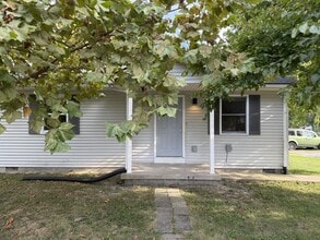 Building Photo - 18 Oakwood Ave