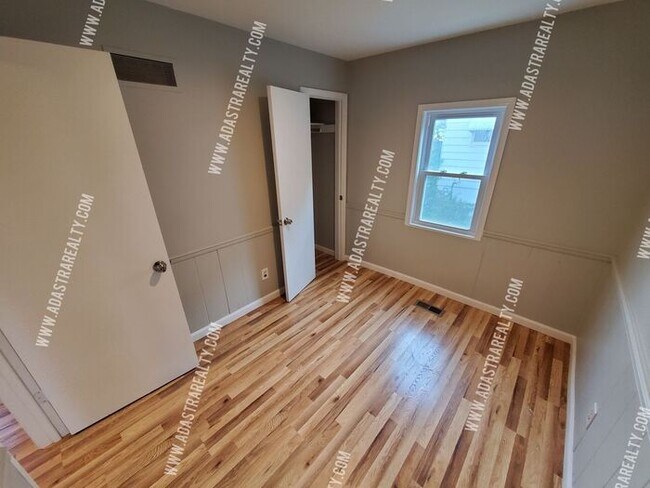 Foto del edificio - One of a Kind Raytown Apartment in Raytown...