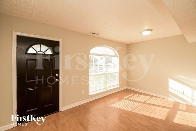 Foto del edificio - 2739 Lullwater Ln