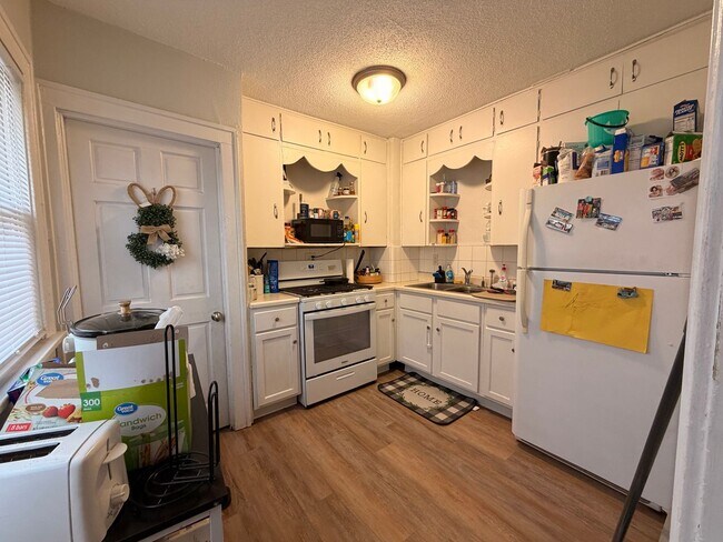 Foto del edificio - 2 Bedroom House - Updated $875