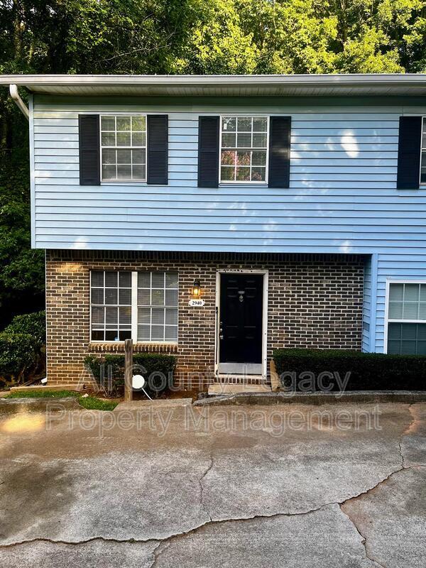 Building Photo - 2940 Spruce Cir