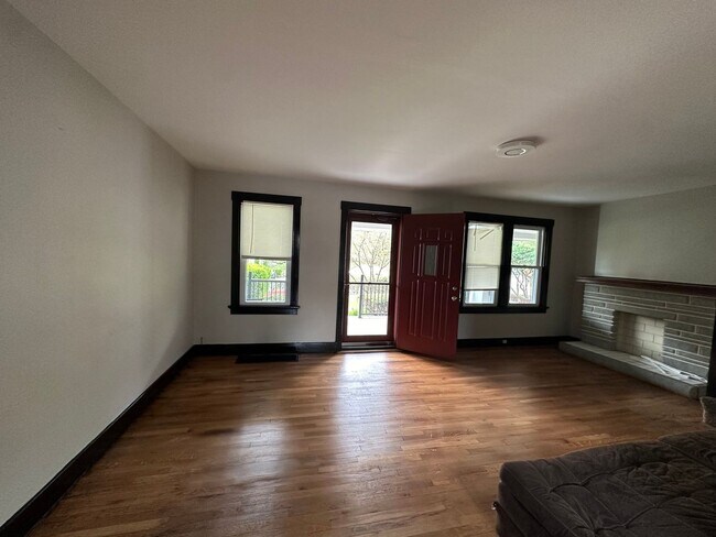 Building Photo - 3 Bedroom Townhome in Pittsburgh