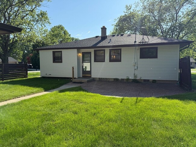 Building Photo - 8840 S Carol Ct