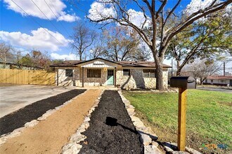 Building Photo - 510 Parkview Blvd