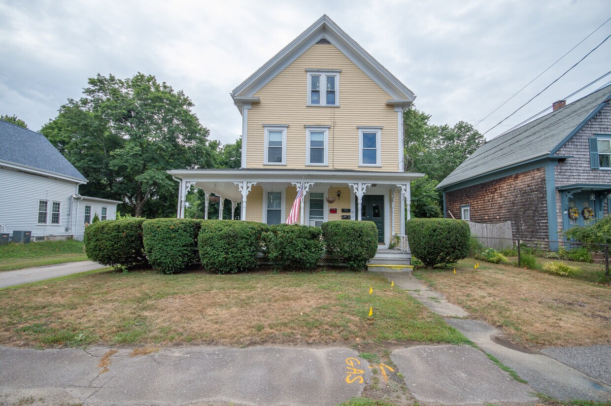 10 Barrows St, Middleborough, MA 02346 Townhome Rentals in